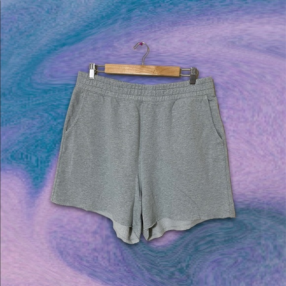 ♥︎ AE Highest Waist Fleece Boyfriend Short ♥︎ - Picture 2 of 4